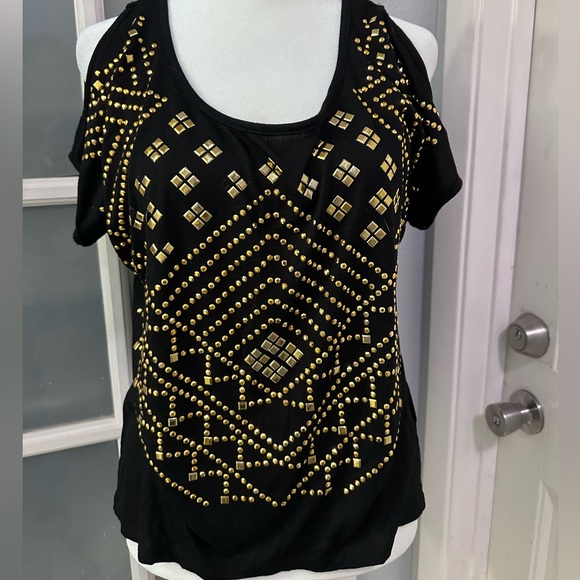 Almost Famous Black Cut Out Shoulder T-Shirt Top with Gold Studs Size Medium - Picture 2 of 5